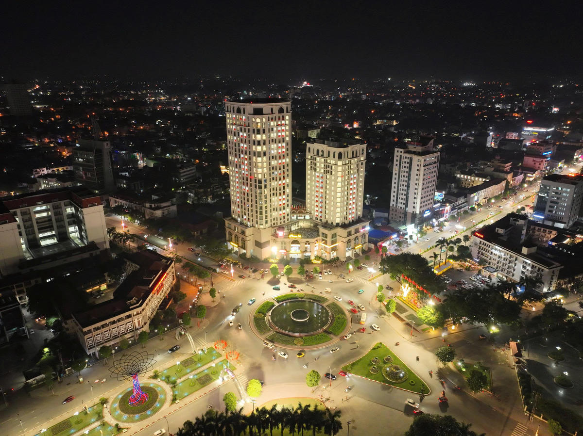 Tòa tháp đôi Prime nổi bật ngay vị trí ngã tư trung tâm của Thái Nguyên.