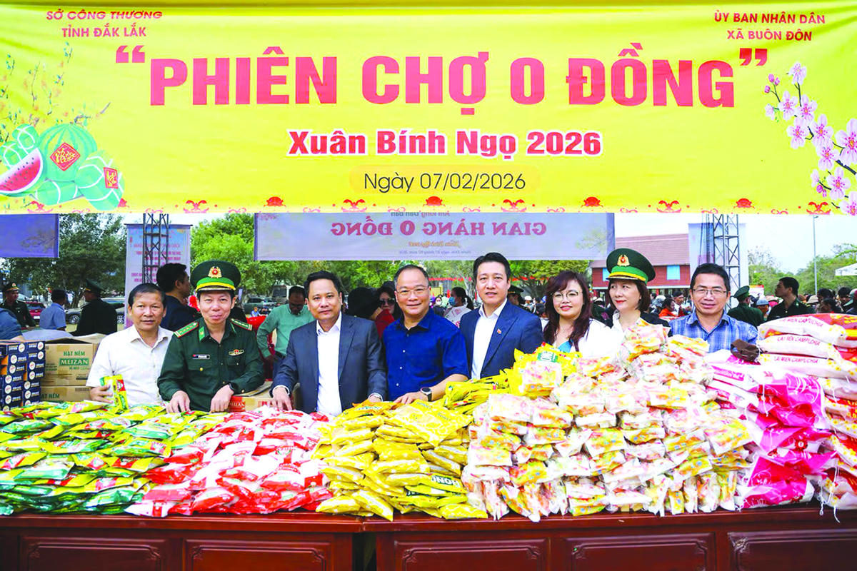Báo Đại đoàn kết tổ chức chương trình "Xuân Biên phòng - Ấm lòng dân bản".