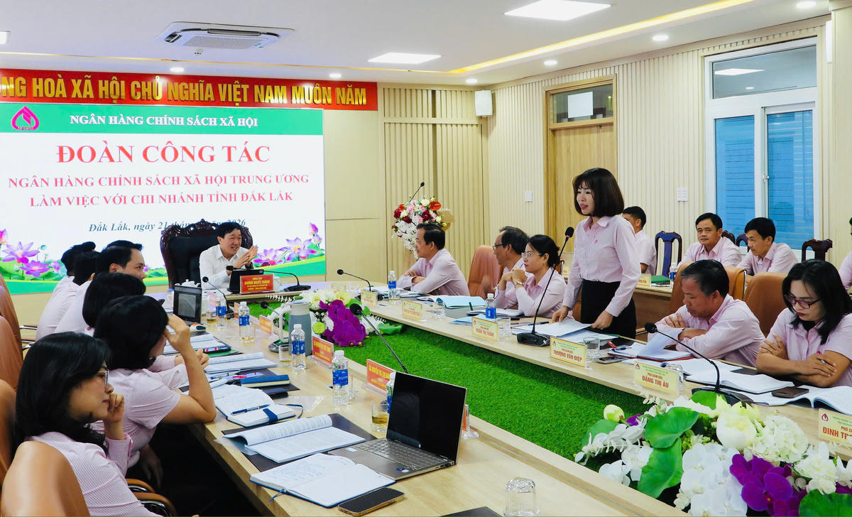 Bà Trần Thị Thắm, Phó Giám đốc NHCSXH Chi nhánh tỉnh Đắk Lắk.