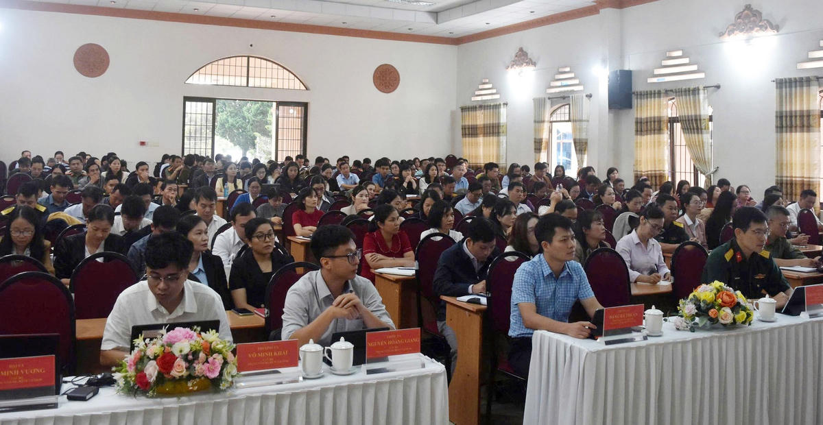 Các học viên tham gia lớp bồi dưỡng công tác bảo vệ nền tảng tư tưởng của Đảng.