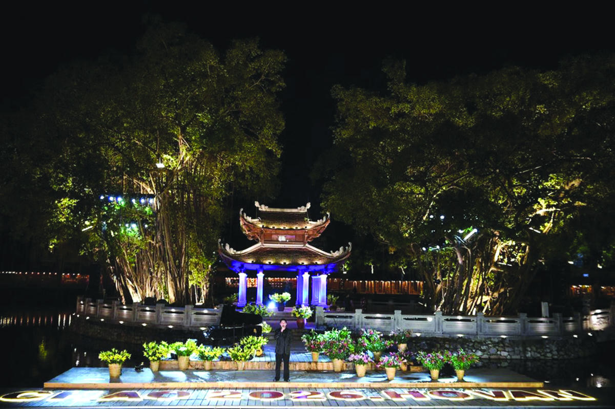 Hồ Văn được “đánh thức” để thu hút công chúng.