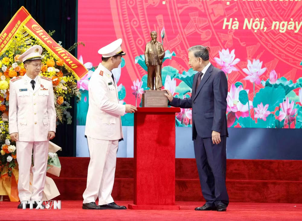 ttxvn-tong-bi-thu-chu-tich-nuoc-du-le-ky-niem-80-ngay-truyen-thong-hoc-vien-an-ninh-nhan-dan-8840665-7.jpg