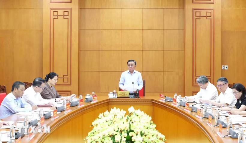 Thường trực Ban Bí thư Trần Cẩm Tú phát biểu chỉ đạo cuộc họp. (Ảnh: Phương Hoa/TTXVN).