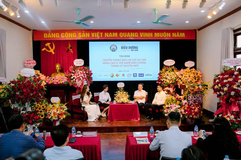 Quang cảnh buổi tọa đàm.