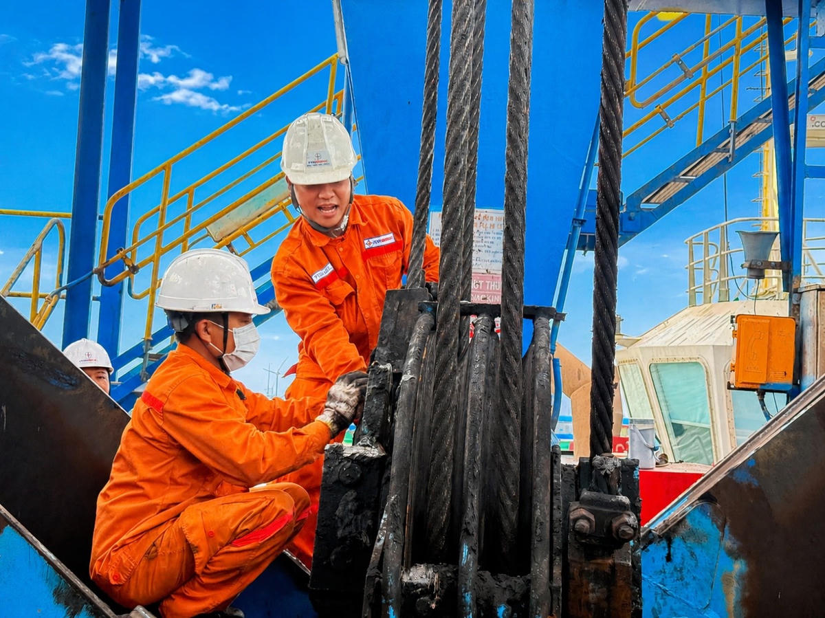 Công tác bảo dưỡng thiết bị được triển khai theo kế hoạch nhằm bảo đảm khả năng sẵn sàng của các tổ máy.