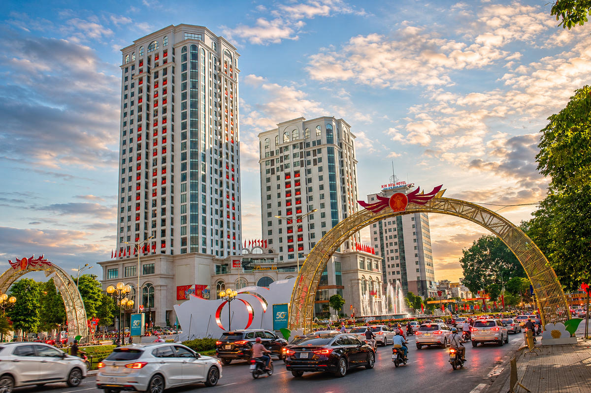 Tòa tháp đôi prime nằm giữa ngã tư, nơi giao nhau của 4 tuyến phố lớn, phường Phan Đình Phùng, Thái Nguyên.