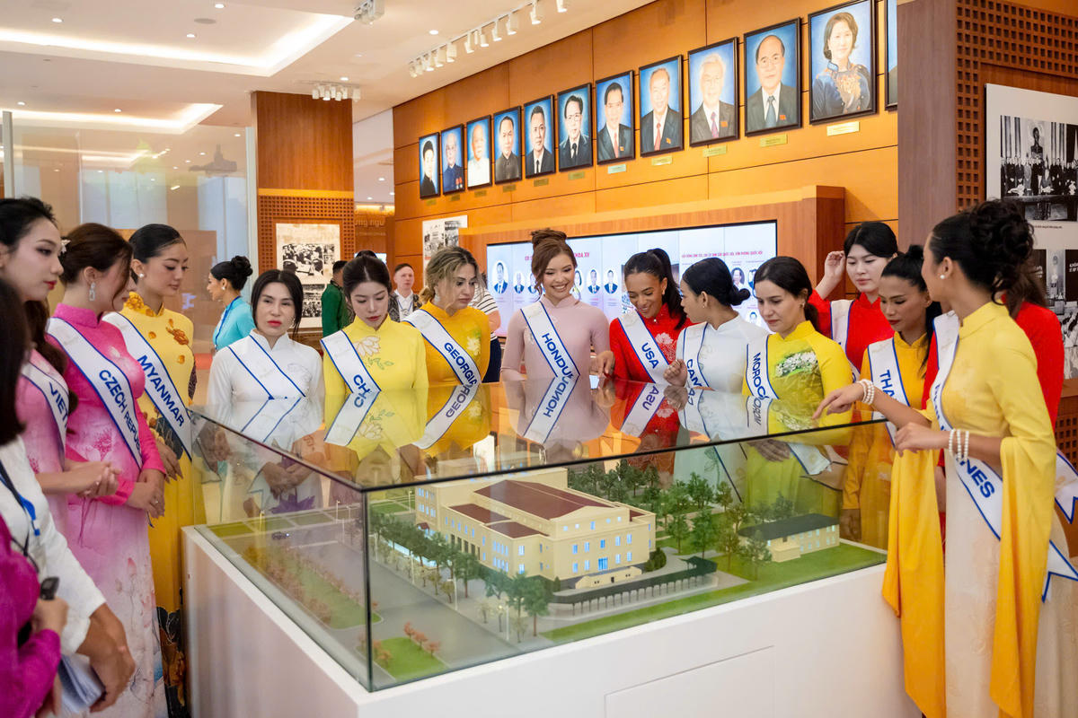 Thí sinh Miss Multicultural World 2026 trải nghiệm không gian văn hóa đặc biệt tại Nhà Quốc hội