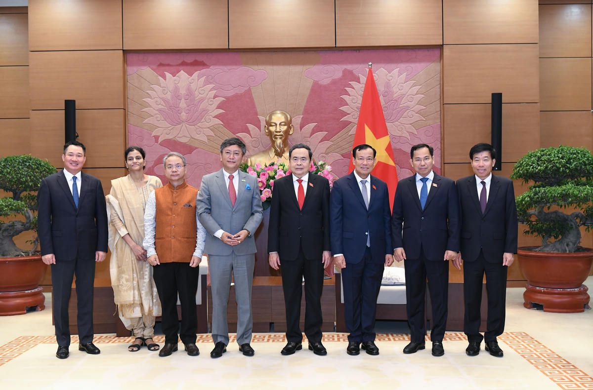 Chủ tịch Quốc hội Trần Thanh Mẫn với các đại biểu tại cuộc tiếp. Ảnh: Lâm Hiển