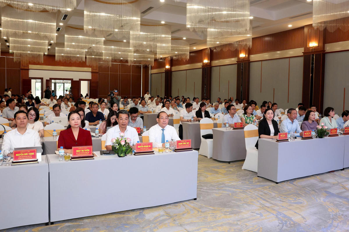 Phó Chủ tịch UBTƯ MTTQ Việt Nam Hoàng Công Thủy cùng các đại biểu dự hội nghị. Ảnh: Đình Minh