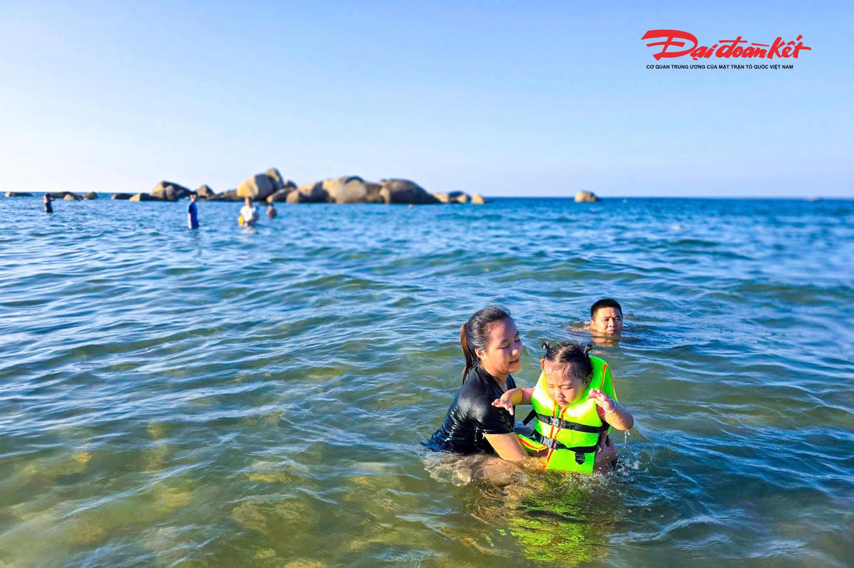 Khơi dậy sức hút từ những miền biển nguyên sơ vùng duyên hải: Từ dòng chảy văn hóa làng biển đến ngưỡng OCOP du lịch