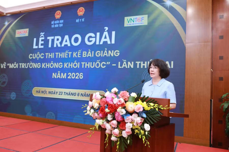 Bà Phan Thị Hải - Phó Giám đốc Quỹ Phòng, chống tác hại của thuốc lá (Bộ Y tế) phát biểu tại lễ trao giải.