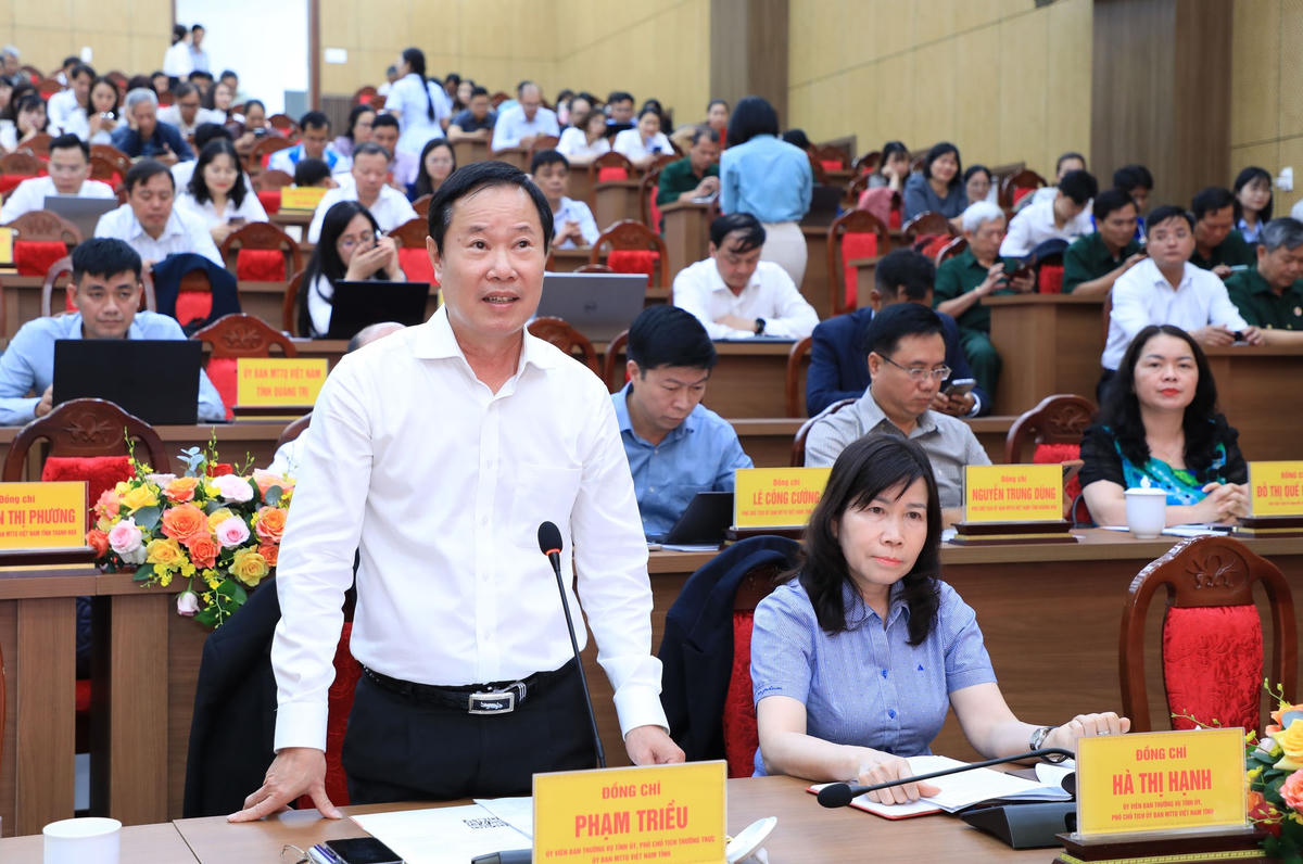 Ông Phạm Triều, Ủy viên Ban Thường vụ Tỉnh ủy, Phó Chủ tịch Thường trực Ủy ban MTTQ Việt Nam tỉnh Lâm Đồng, thảo luận tại hội nghị.