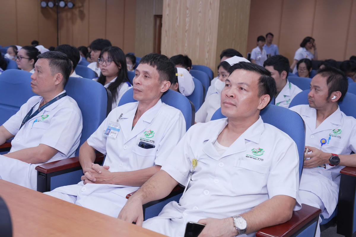 Cảnh báo xu hướng trẻ hóa bệnh khớp háng