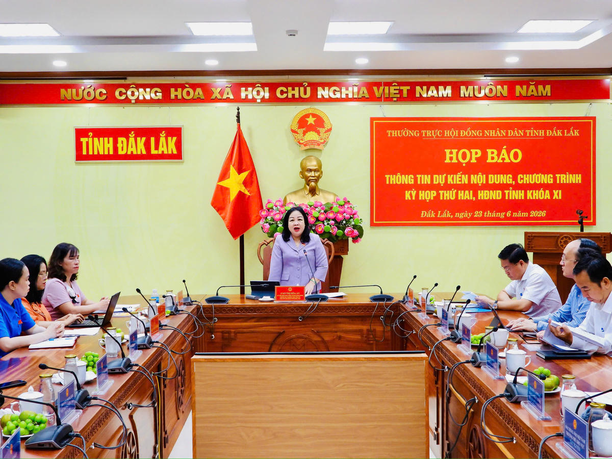 Bà Cao Thị Hòa An, Ủy viên Trung ương Đảng, Phó Bí thư Thường trực Tỉnh ủy, Chủ tịch HĐND tỉnh Đắk Lắk phát biểu kết thúc họp báo. Ảnh: Thanh Nga.
