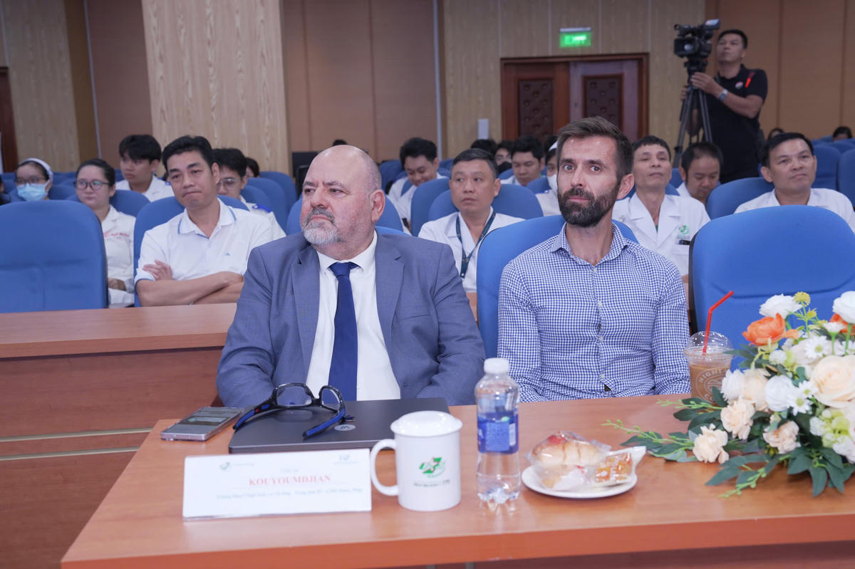 Cảnh báo xu hướng trẻ hóa bệnh khớp háng