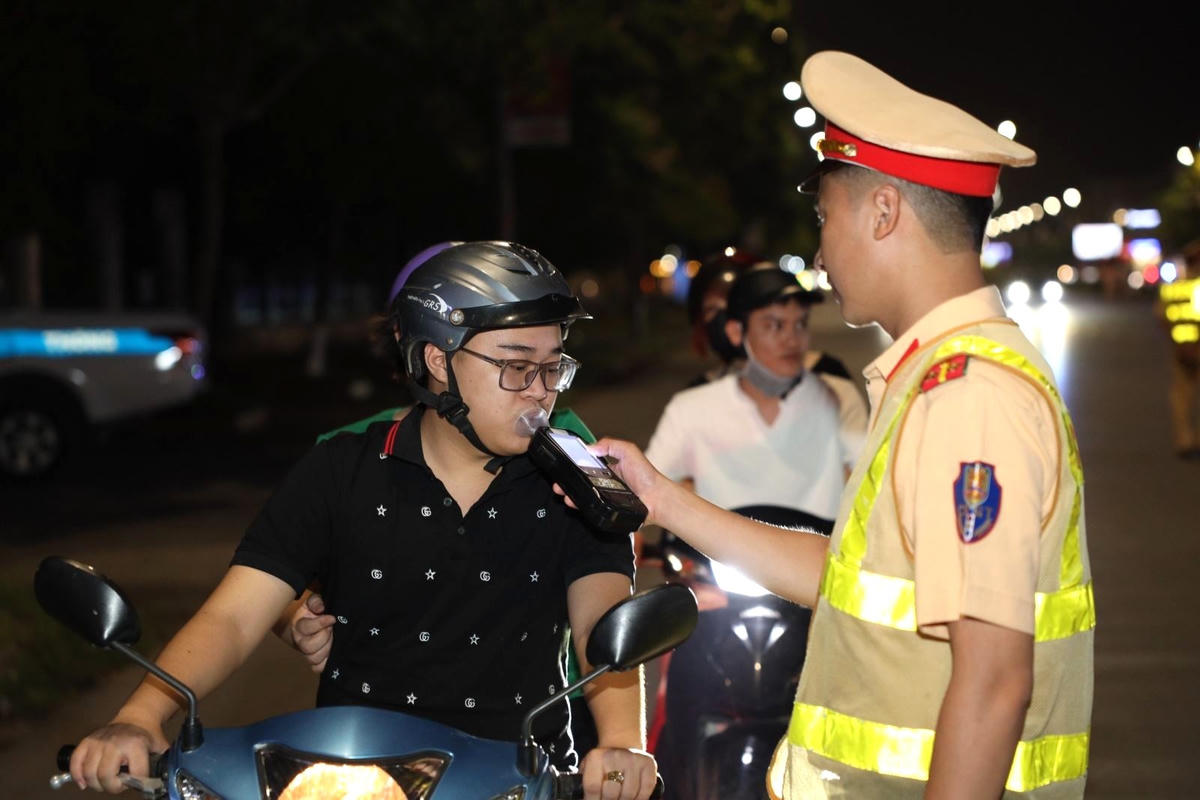 Lực lượng Công an toàn tỉnh Hưng Yên tăng cường ra quân phòng, chống các hành vi vi phạm pháp luật. Ảnh: H.Y.