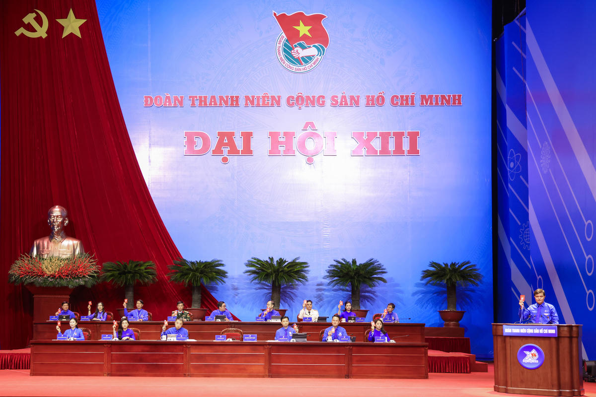 Đoàn Chủ tịch thông qua quy chế Đại hội. Ảnh: Quang Vinh