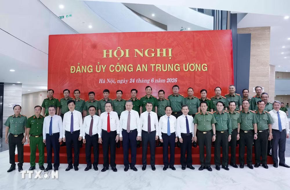 ttxvn-tong-bi-thu-chu-tich-nuoc-to-lam-du-hoi-nghi-dang-uy-cong-an-trung-uong-8846255-1.jpg