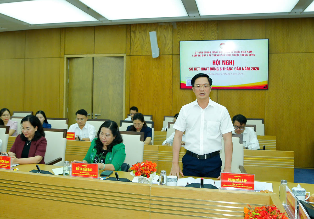 Chủ tịch Ủy ban MTTQ Việt Nam TP Hải Phòng Phạm Văn Lập phát biểu tại hội nghị. Ảnh: PT.