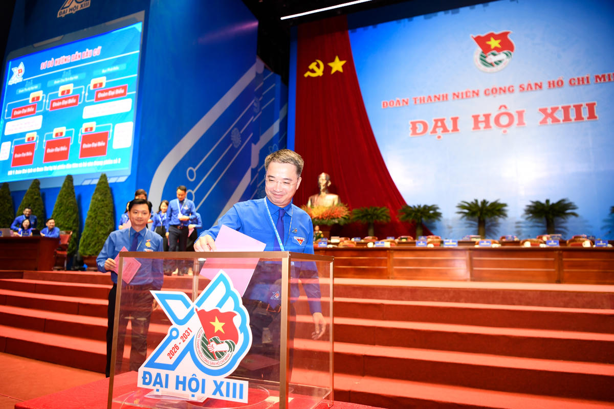 Thông qua danh sách Ban Chấp hành Trung ương Đoàn khoá XIII