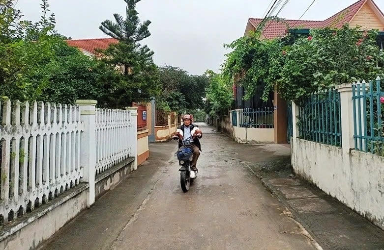 Hệ thống đường giao thông của xã được mở rộng.