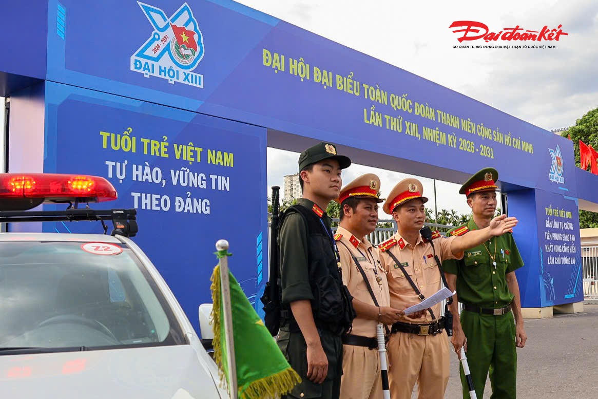 Lực lượng Cảnh sát giao thông Hà Nội tổ chức đón, dẫn các đoàn đại biểu tham dự Đại hội đại biểu toàn quốc Đoàn TNCS Hồ Chí Minh lần thứ XIII.