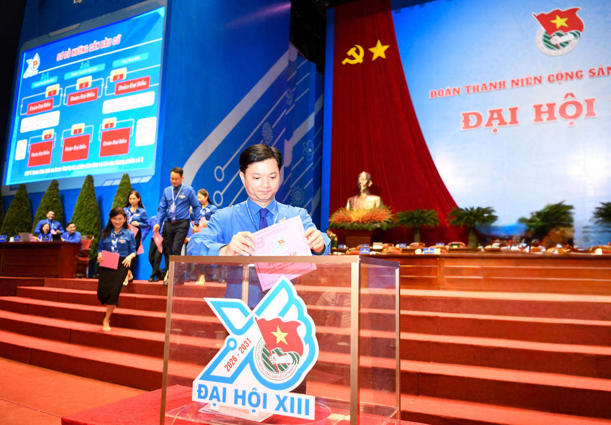Thông qua danh sách Ban Chấp hành Trung ương Đoàn khoá XIII
