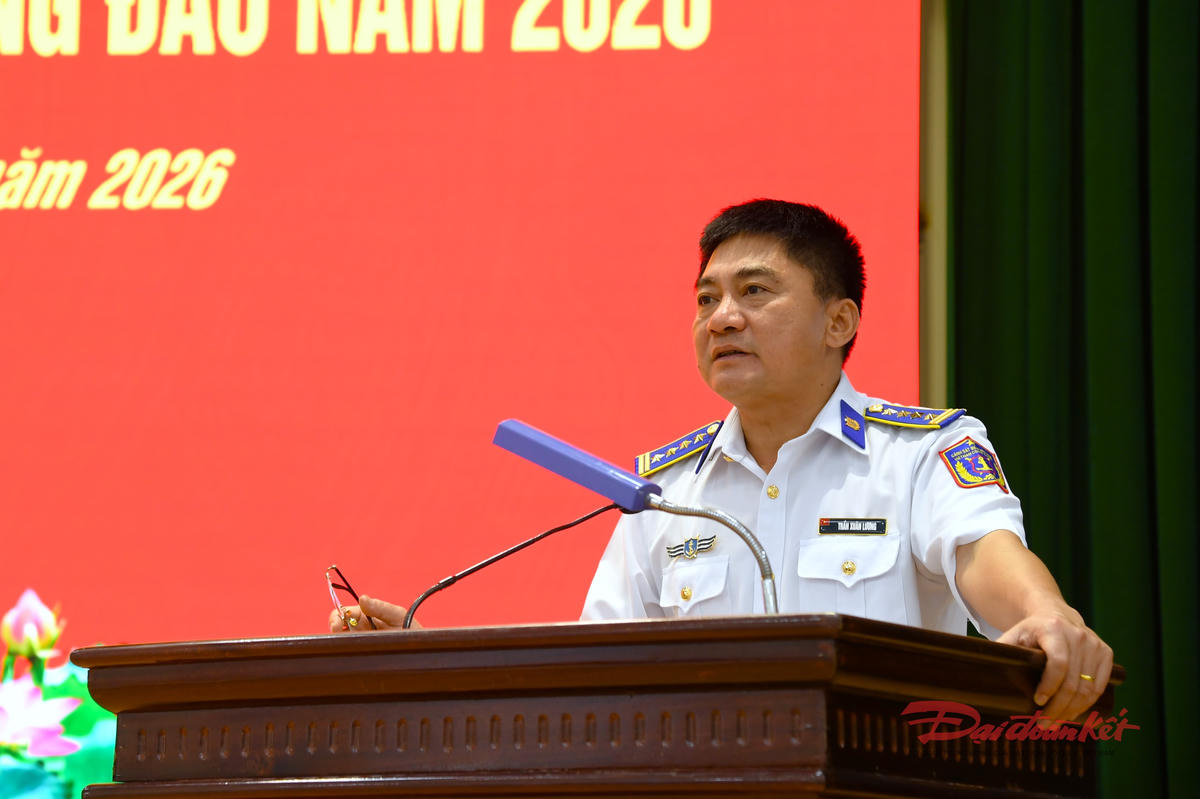 Đại tá Trần Xuân Lương, Tư lệnh Vùng Cảnh sát biển 3 chủ trì hội nghị. Ảnh: Mai Huấn.