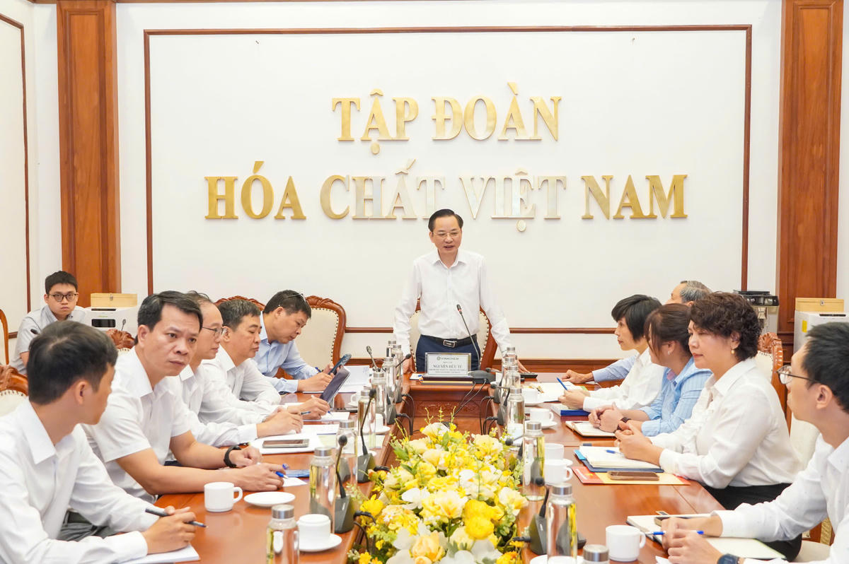 Ông Nguyễn Hữu Tú - Tổng Giám đốc Tập đoàn Hóa chất Việt Nam phát biểu tại hội nghị