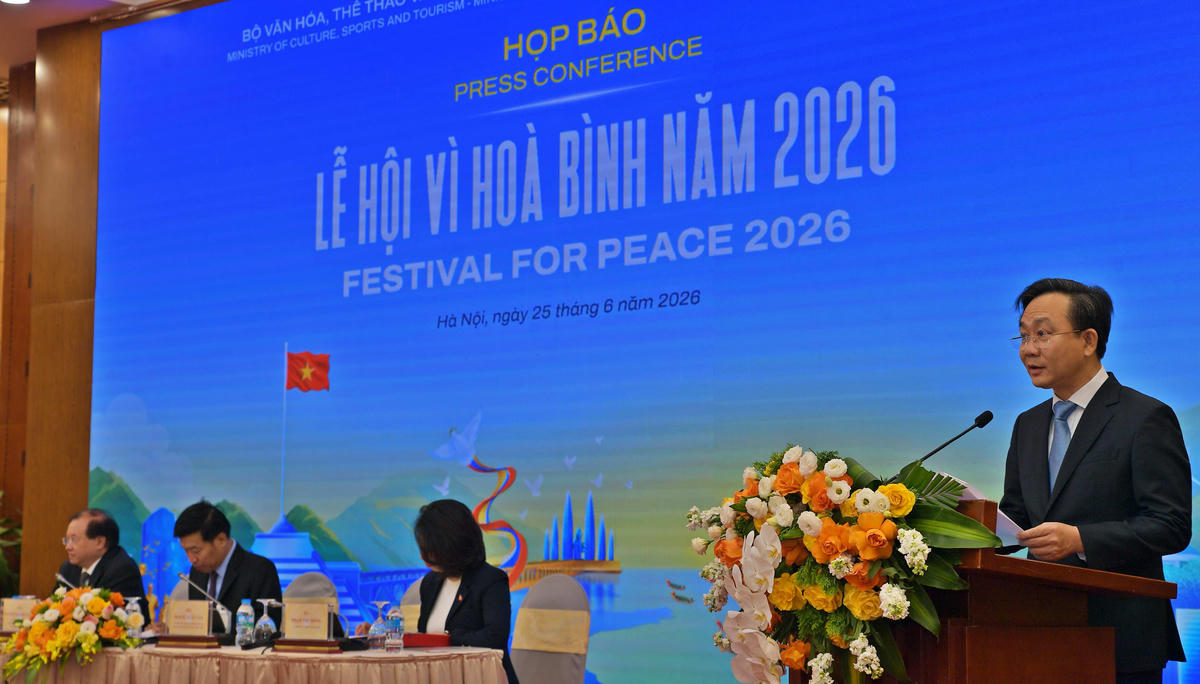 Ông Hoàng Xuân Tân, Phó Chủ tịch UBND tỉnh Quảng Trị cung cấp thông tin tại buổi họp báo.