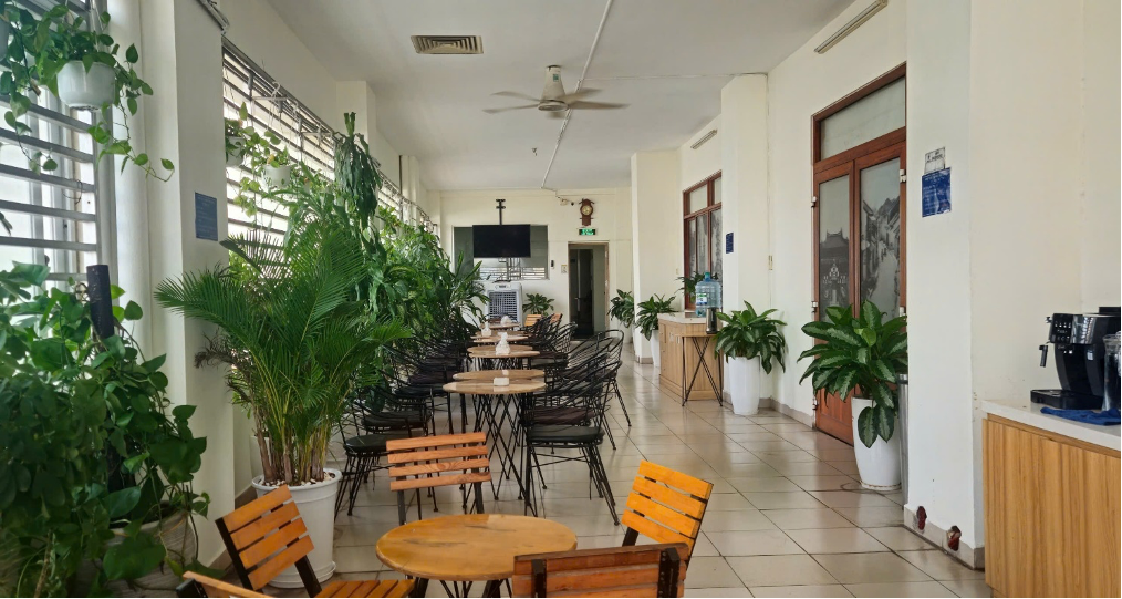Không gian tại khu vực thư giãn ở tầng 5 được tối ưu hoá năng lượng sử dụng.