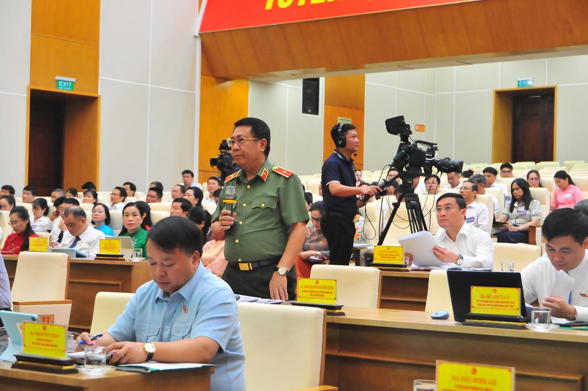 Đại biểu Nguyễn Đức Thuận, Giám đốc Công an tỉnh Tuyên Quang phát biểu ý kiến tại phiên thảo luận. Ảnh: Xuân Trường.