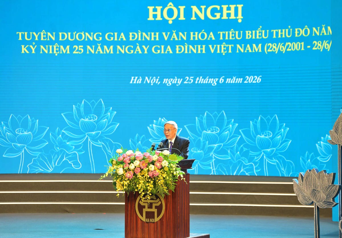 Tại hội nghị, Ông Nguyễn Minh Giao - phường Cầu Giấy, đại diện cho 126 gia đình tiêu biểu đã phát biểu và chia sẻ niềm vui cảm xúc.