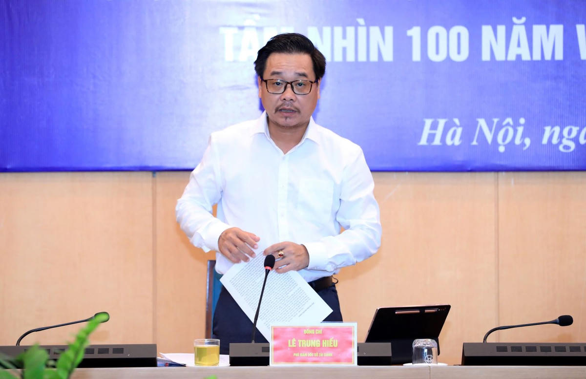 Ông Lê Trung Hiếu, Phó Giám đốc Sở Tài chính Hà Nội thông tin tại buổi họp báo.