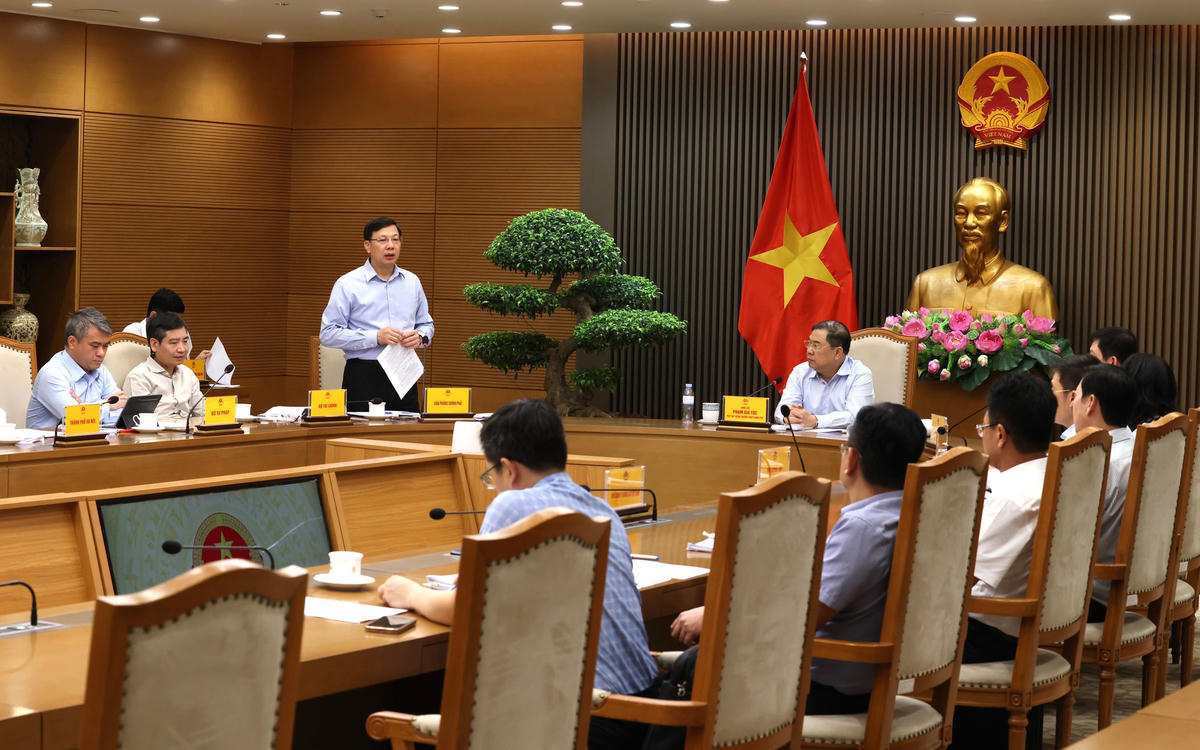 Phó Thủ tướng Thường trực Phạm Gia Túc chủ trì cuộc họp nghe báo cáo phương án giao thành phố Hà Nội làm cơ quan chủ quản một số dự án đường sắt quốc gia trên địa bàn - Ảnh: Phương Nguyên