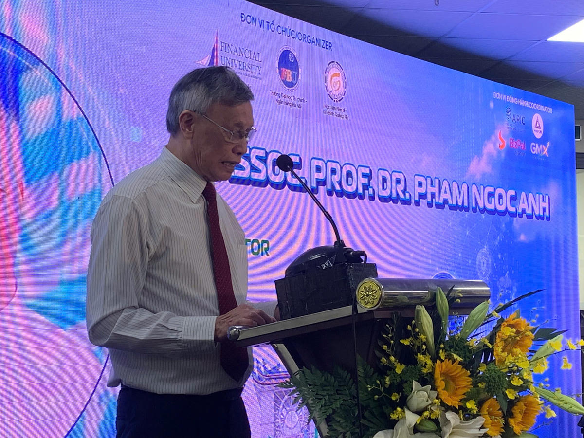 PGS.TS Phạm Ngọc Ánh - Hiệu trưởng Trường đại học Tài chính - Ngân hàng Hà Nội phát biểu tại hội thảo. Ảnh: L.Nhi.