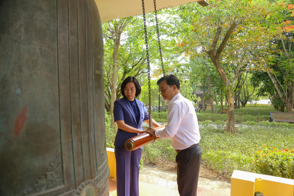 Đoàn đại biểu Mặt trận TP Hà Nội tri ân Anh hùng liệt sĩ ở Quảng Trị