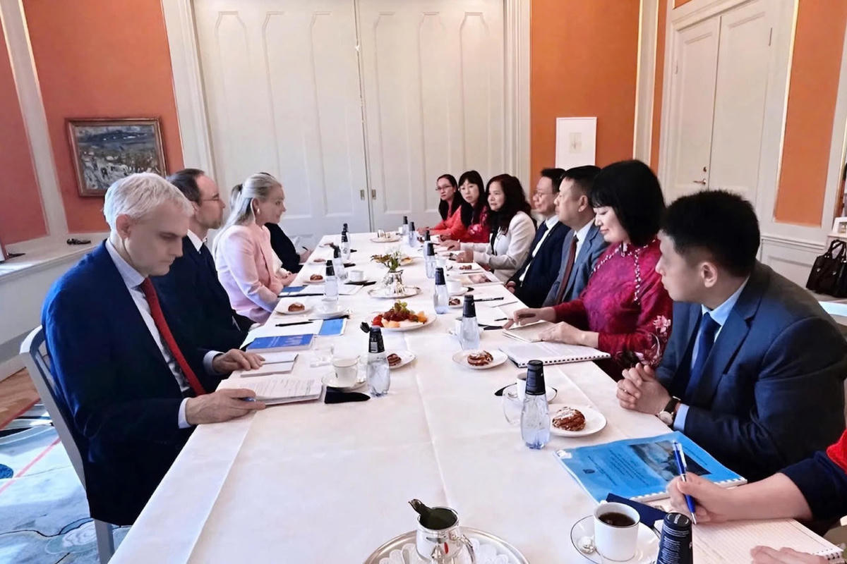 Đoàn công tác làm việc tại Bộ Tư pháp Thụy Điển.