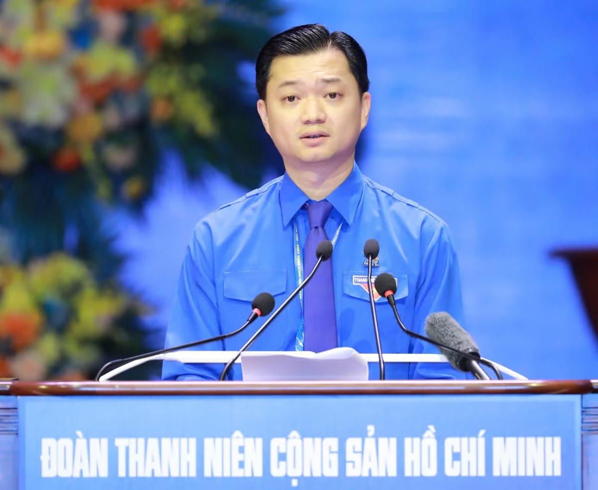Ủy viên dự khuyết Trung ương Đảng, Bí thư Thường trực Trung ương Đoàn, Chủ tịch Hội Sinh viên Việt Nam Nguyễn Minh Triết trình bày báo cáo tóm tắt tại Đại hội. 