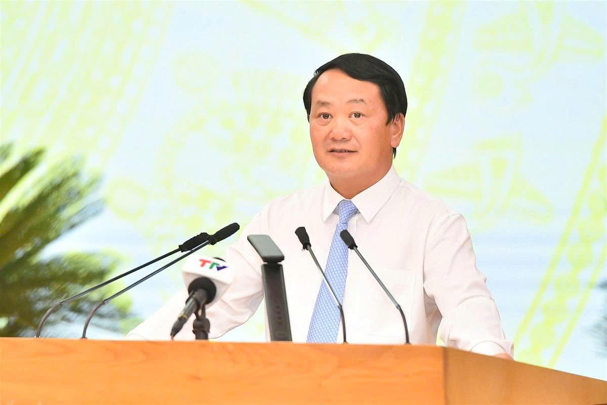 Bí thư Tỉnh ủy Tuyên Quang Hầu A Lềnh phát biểu tại kỳ họp. Ảnh: Xuân Trường.