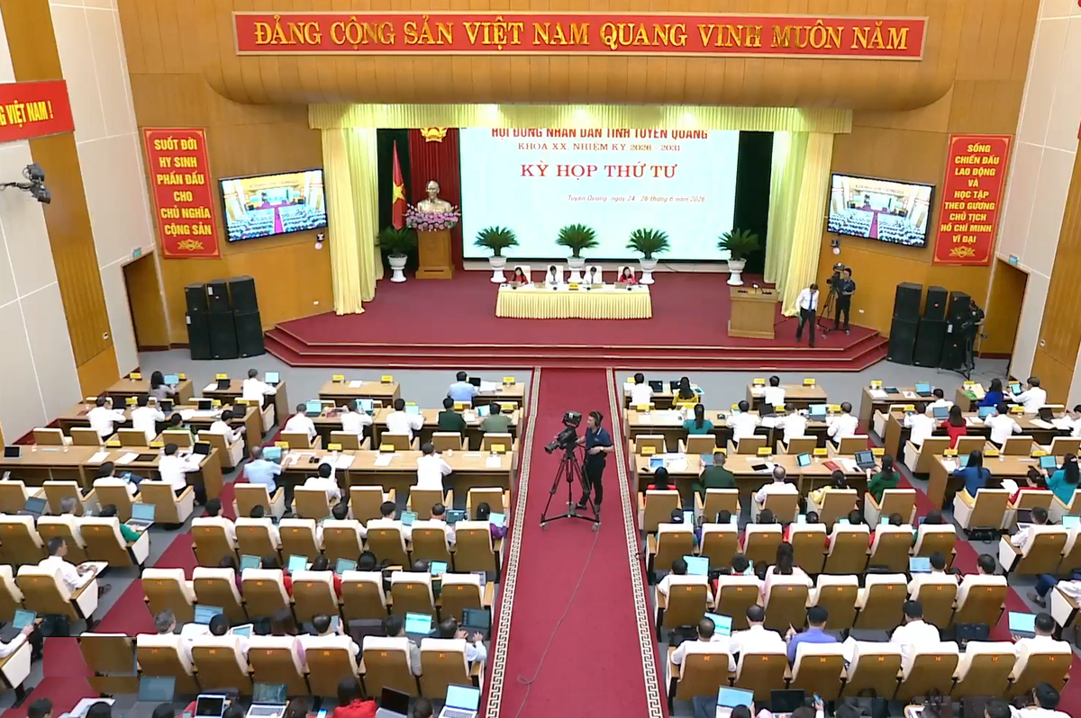 Toàn cảnh kỳ họp thứ tư HĐND tỉnh Tuyên Quang khóa XX. Ảnh: Xuân Trường.