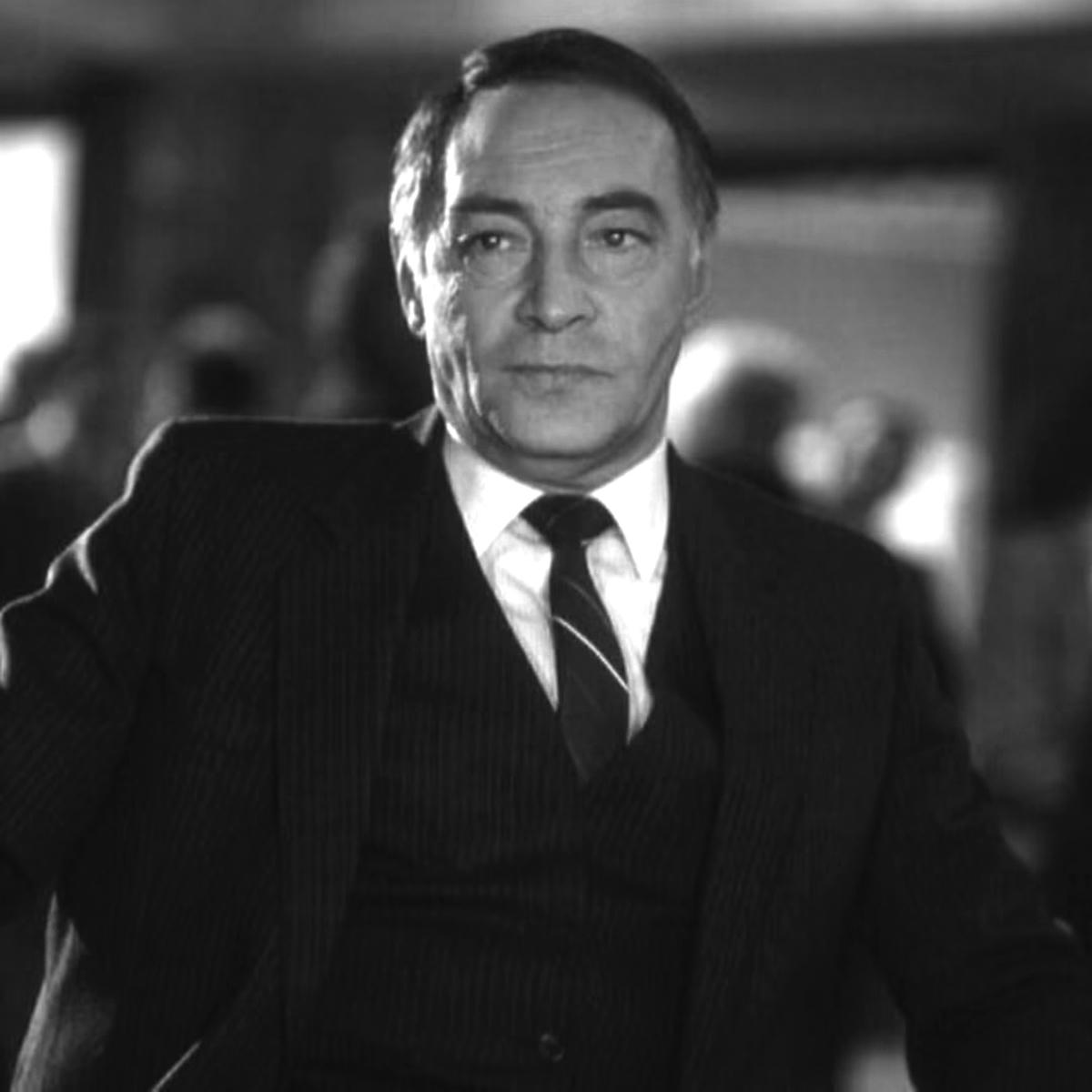 Diễn viên Vyacheslav Tikhonov.