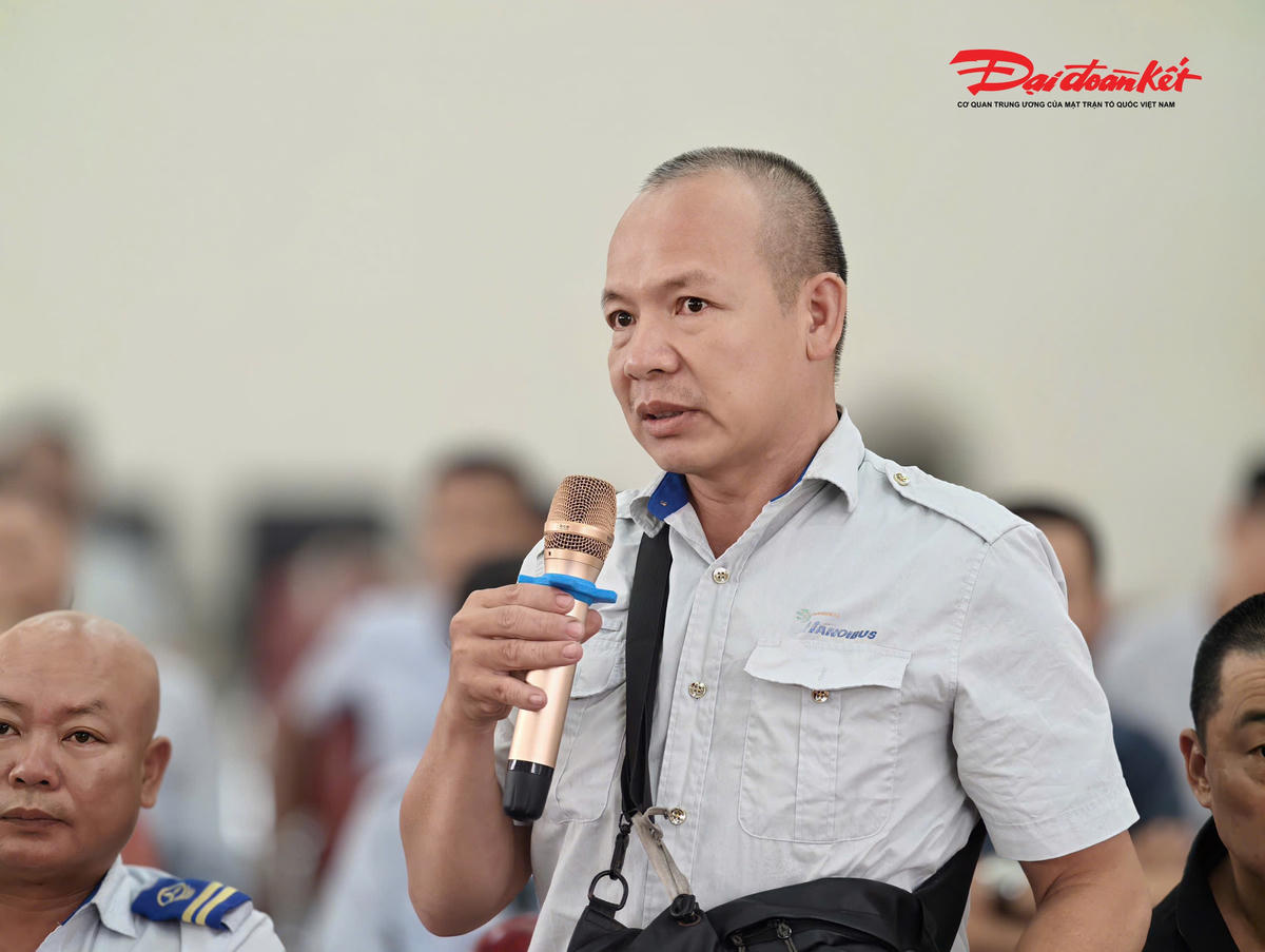 Một nội dung đáng chú ý tại hội nghị là phần trao đổi trực tiếp giữa đội ngũ lái xe và lực lượng CSGT. Các tài xế đã nêu những khó khăn, vướng mắc thường gặp khi vận hành xe trên các tuyến đường nội đô, từ việc tiếp cận điểm dừng đến xử lý các tình huống phát sinh trong điều kiện giao thông đông đúc. Những chia sẻ này cũng là cơ sở để lực lượng chức năng tiếp tục hoàn thiện các giải pháp bảo đảm TTATGT đối với hoạt động vận tải hành khách công cộng.