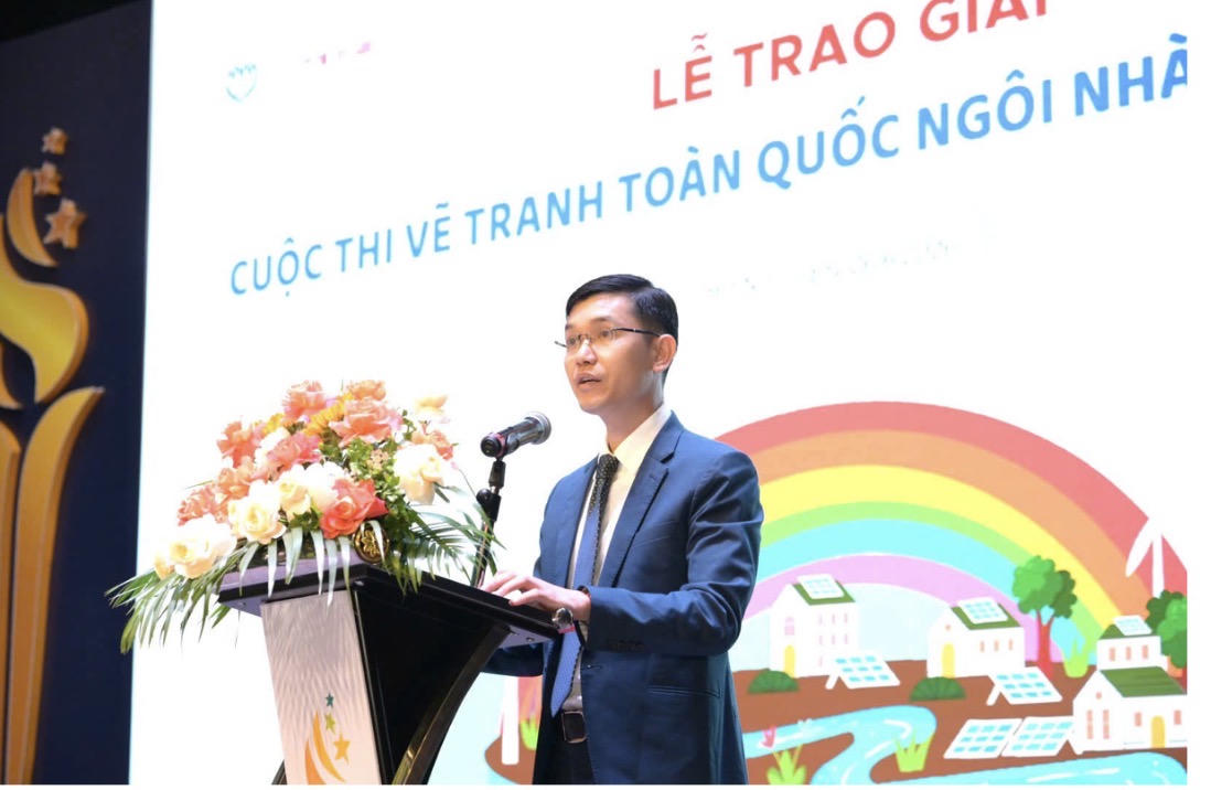 Nhà báo Bùi Văn Khương - Tổng Biên tập Tạp chí Trẻ em Việt Nam.