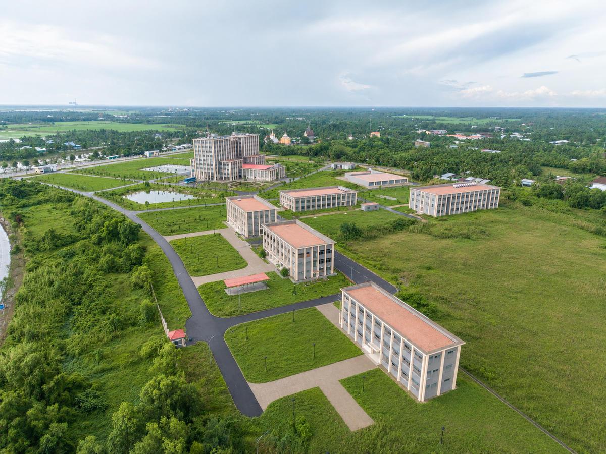 Khuôn viên Trường Văn hóa Công an nhân dân III. Ảnh: Trí Nhân