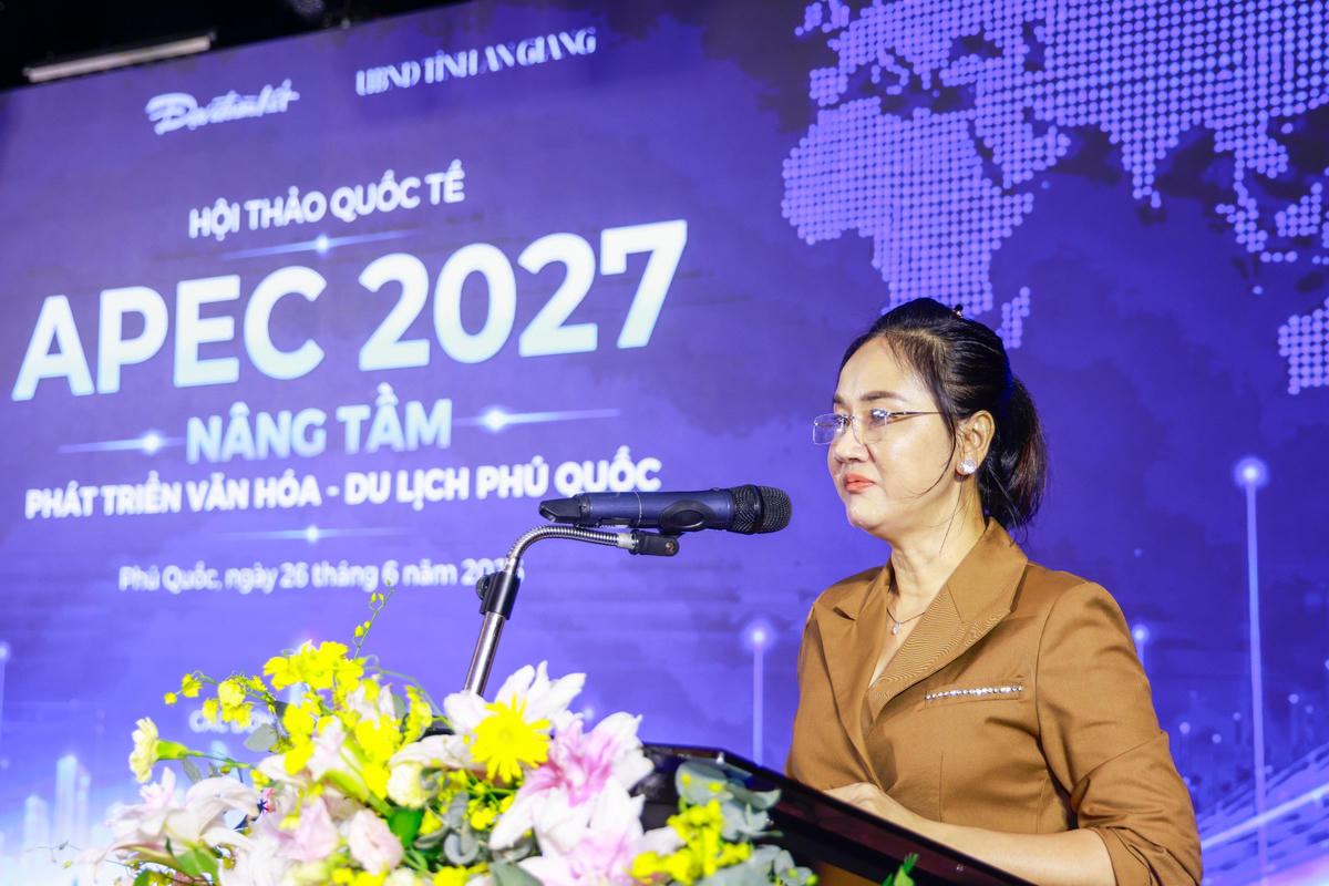 Bà Nguyễn Thị Kim Loan, Phó Chủ tịch UBND Đặc khu Phú Quốc (tỉnh An Giang) tham luận tại hội thảo. Ảnh: Quang Vinh.