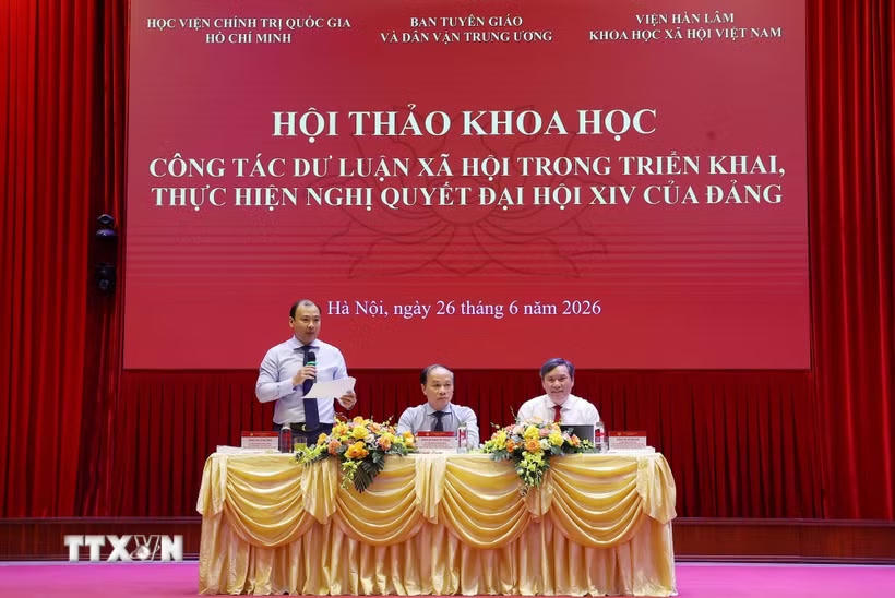 Các đại biểu chủ trì hội thảo. (Ảnh: Văn Điệp/TTXVN)