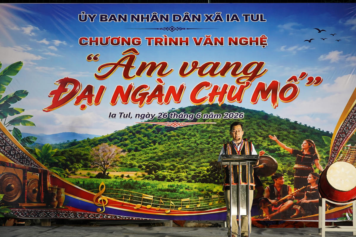 Chủ tịch UBND xã Ia Tul Phạm Văn Đức phát biểu khai mạc chương trình. Ảnh: ĐS.