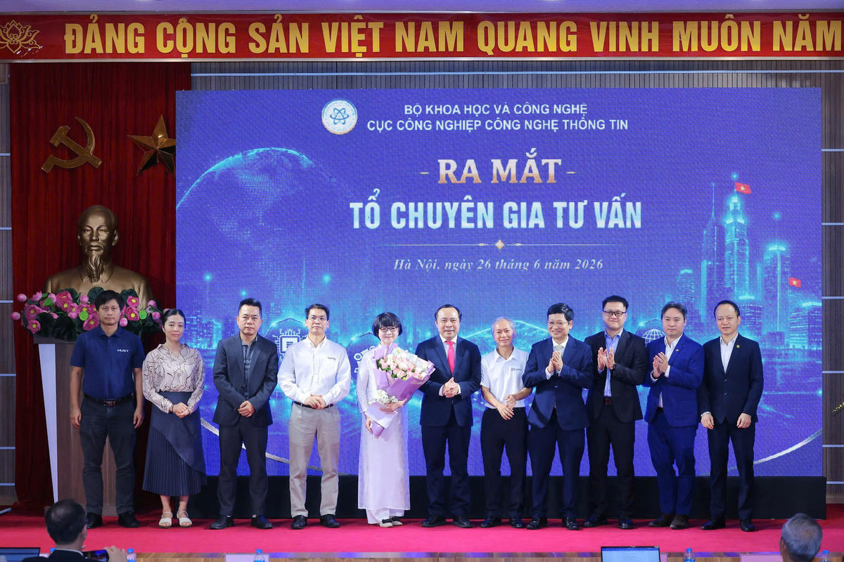 Trung tâm công bố thành lập Tổ chuyên gia tư vấn chuyên môn với sự tham gia của 21 chuyên gia uy tín trong lĩnh vực bán dẫn. Ảnh: Bộ KHCN.