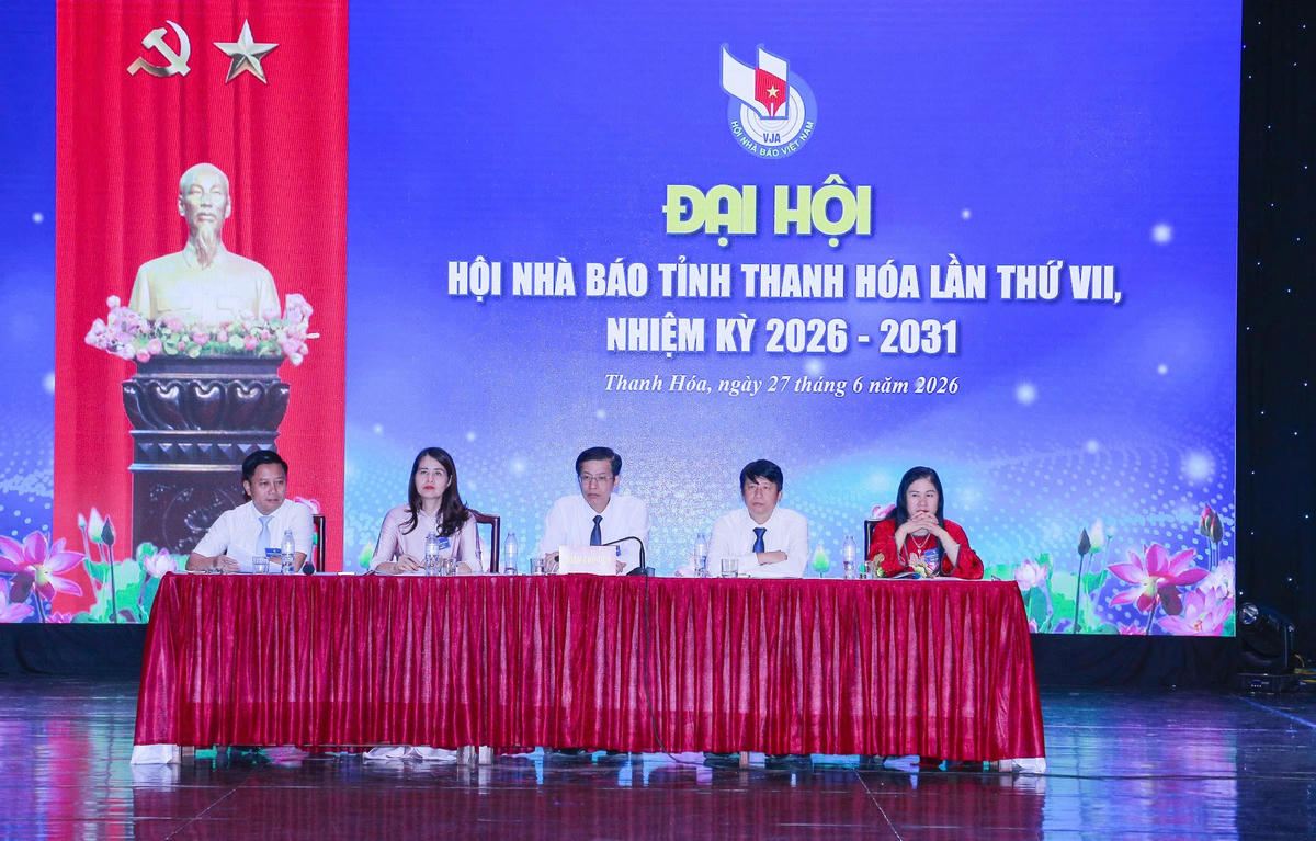 Đoàn Chủ tịch điều hành đại hội. Ảnh: Lê Hợi